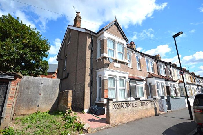 5 Bedroom End Of Terrace House To Rent In Byron Avenue, London, E12