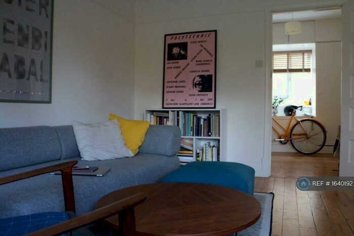 2 Bedroom Flat To Rent In Parklands, London, SE22