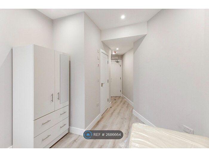 Studio To Rent In Grafton Road, London, NW5