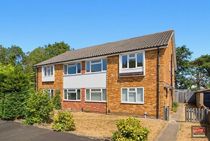 2 Bedroom Maisonette For Sale In Warren Road, Ashford, TW15