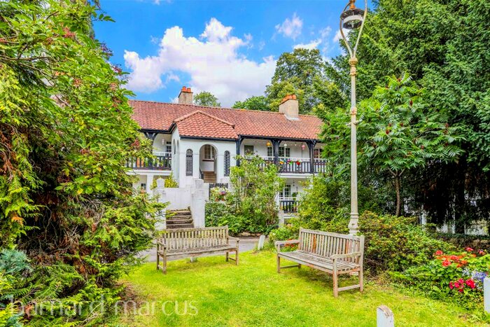 2 Bedroom Flat For Sale In Drummond Gardens, Epsom, KT19