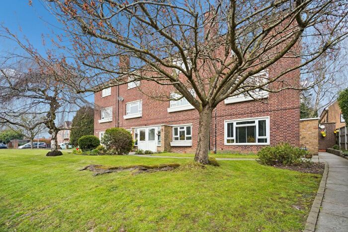 2 Bedroom Flat For Sale In High Street, Bushey, WD23