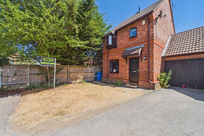 3 Bedroom Link Detached House To Rent In Simkins Close, Winkfield Row, Bracknell, Berkshire, RG42