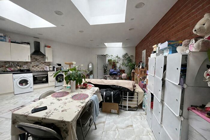 1 Bedroom Flat To Rent In Chichester Road, Edmonton, N9