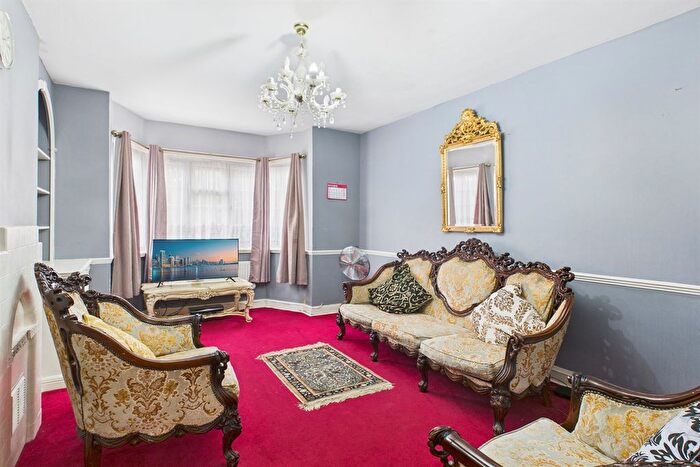 2 Bedroom Flat For Sale In Bladon Court, Streatham, SW16