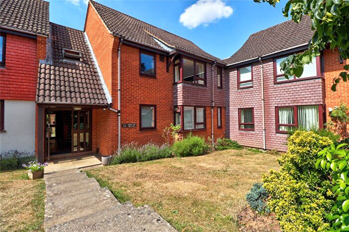 2 Bedroom Flat For Sale In Horsham Road, Bramley, Guildford, Surrey, GU5
