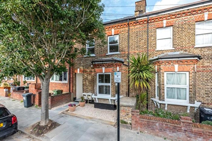 3 Bedroom Flat For Sale In Thurlow Hill, London, SE21