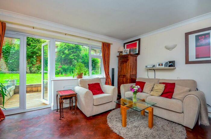 2 Bedroom Flat To Rent In West Road, Guildford, GU1