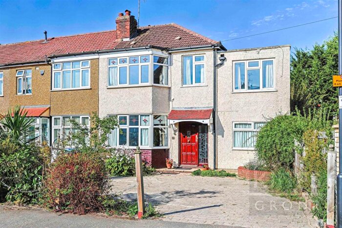 4 Bedroom End Of Terrace House For Sale In Bodiam Close, Enfield, EN1