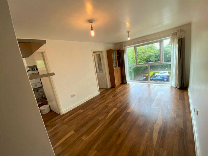 1 Bedroom Apartment To Rent In Thornlea Court, - Wardle Road, Sale, Cheshire, M33