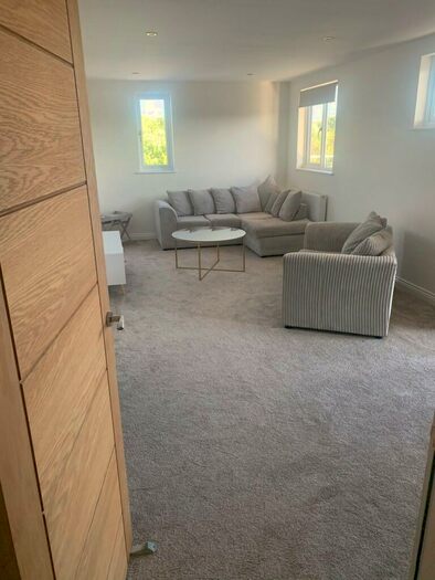 2 Bedroom Apartment To Rent In Staveley Road, S43