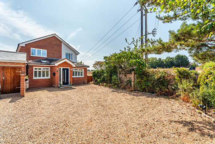 4 Bedroom Detached House For Sale In Dunstable Road, Caddington, Luton, Bedfordshire, LU1
