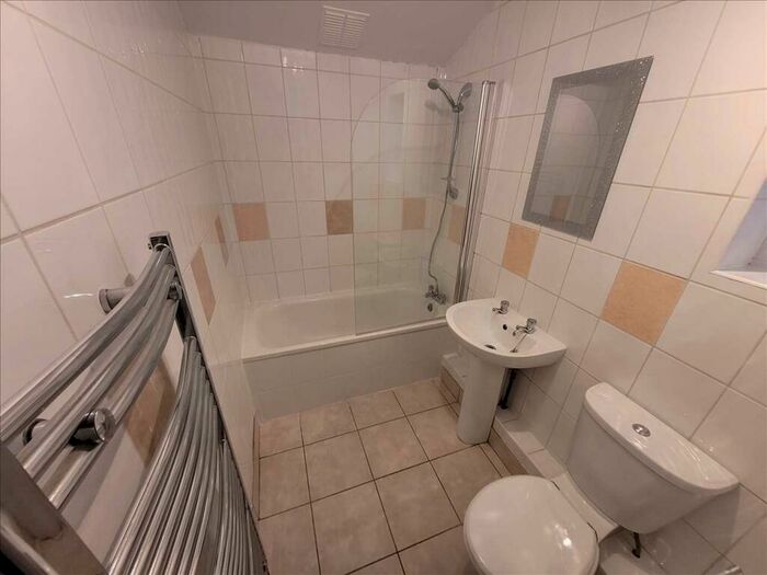 2 Bedroom Apartment To Rent In Garden Flat, Alma Road, BS8