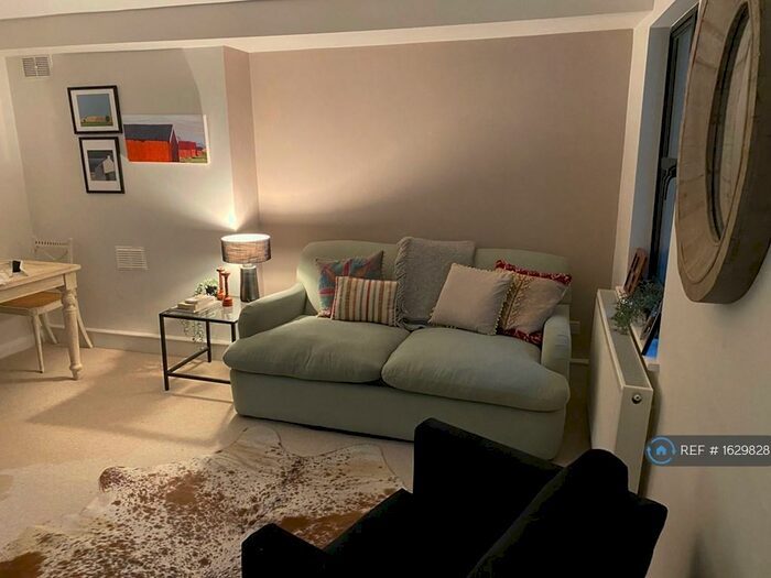 1 Bedroom Flat To Rent In Victoria Crescent, London, SE19