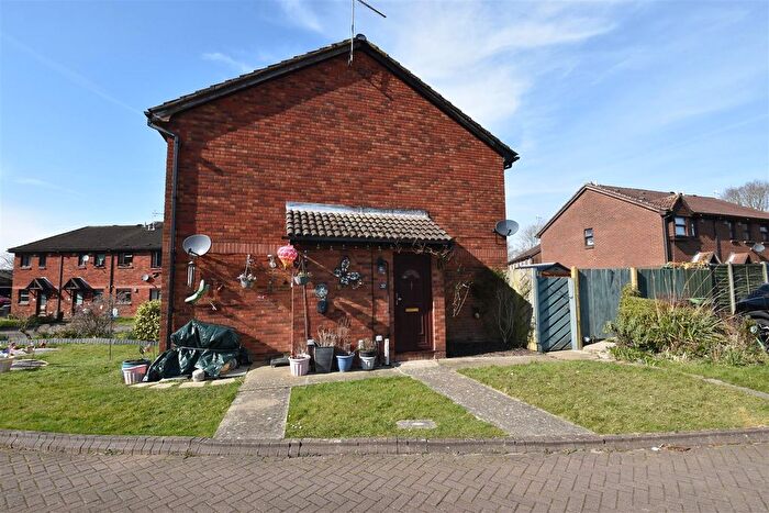 1 Bedroom End Of Terrace House To Rent In Withey Meadows, Hookwood, Horley, RH6