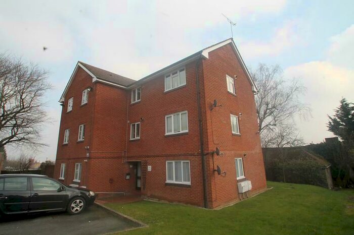 1 Bedroom Flat To Rent In Cork House, Leesons Hill, Orpington, BR5
