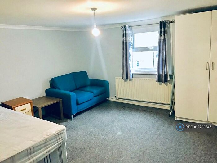 Studio To Rent In London Road, Reading, RG1