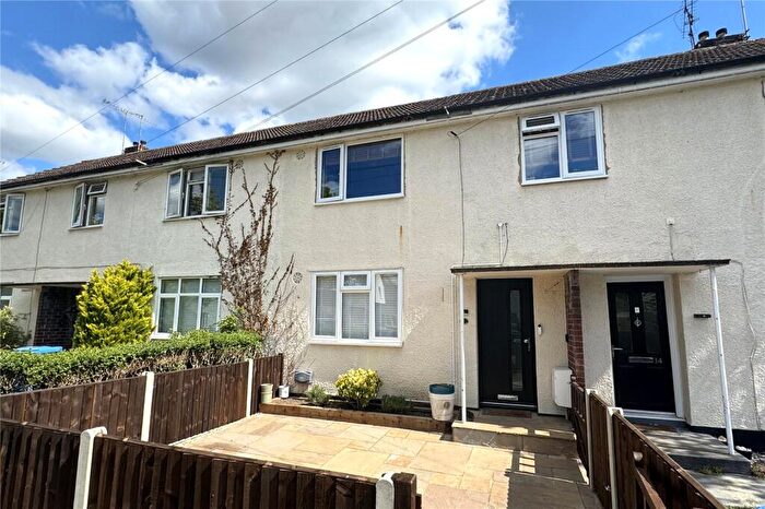 2 Bedroom Maisonette For Sale In Meadow Road, Farnborough, Hampshire, GU14