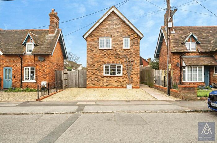2 Bedroom Detached House For Sale In Queen Catherine Road, Steeple Claydon, Buckingham, MK18
