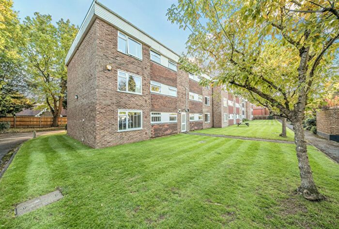 2 Bedroom Flat For Sale In Doods Park Road, Reigate, Surrey, RH2
