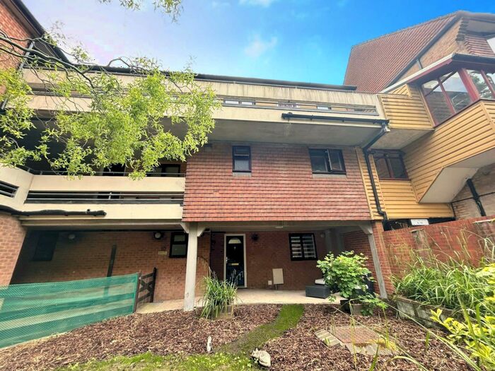 1 Bedroom Apartment To Rent In Kingsway Gardens, Andover, SP10