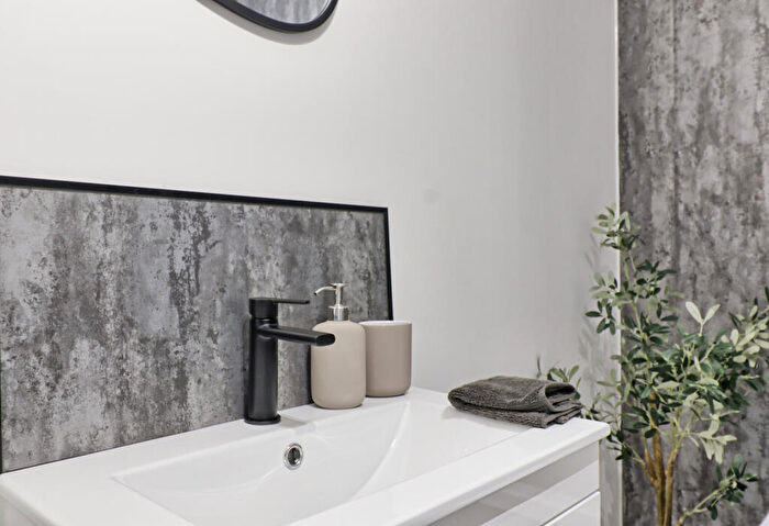 1 Bedroom Apartment For Sale In High Street, Wickford, Essex, SS12