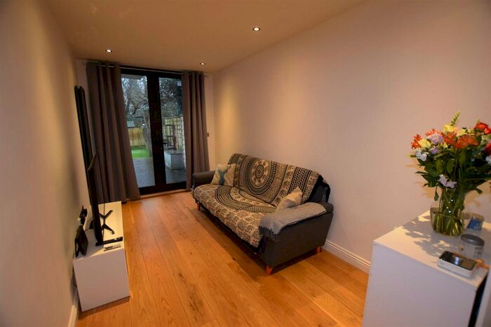 1 Bedroom Flat To Rent In Holders Hill Road, London, NW4