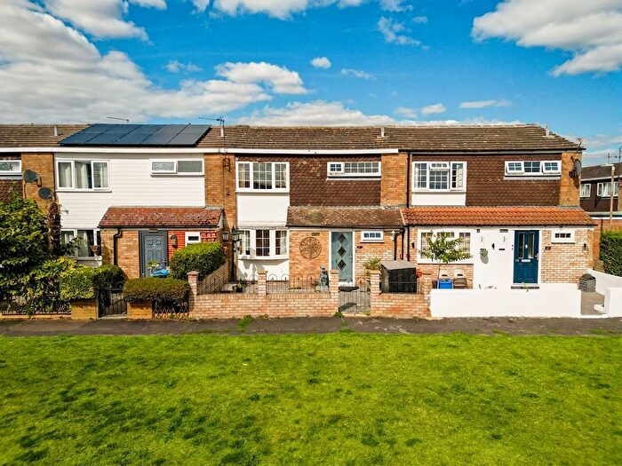 3 Bedroom Terraced House For Sale In Somerville Way, Aylesbury, HP19