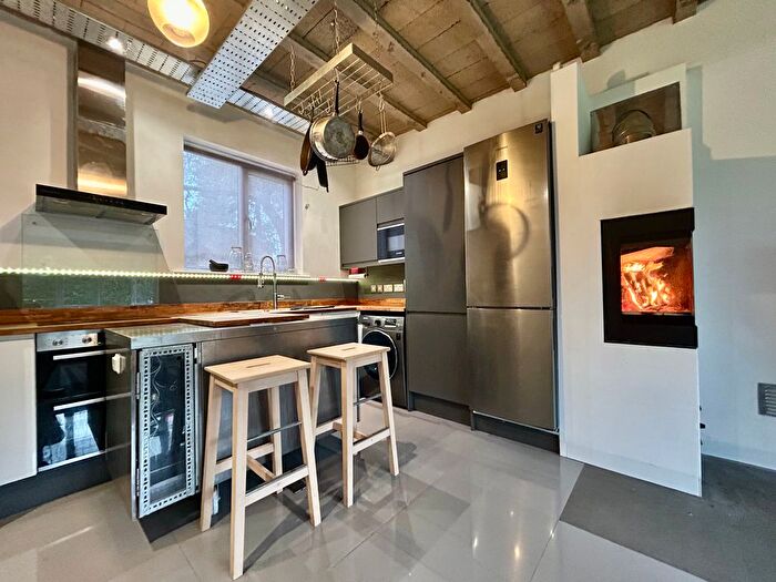 1 Bedroom Flat For Sale In Bassett Crescent West, Southampton, SO16