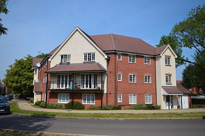 2 Bedroom Flat To Rent In Scarlett Avenue, Wendover, HP22
