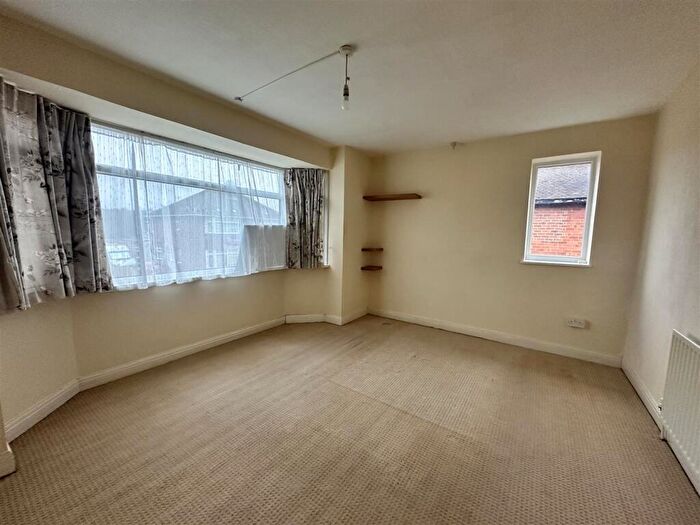 3 Bedroom Semi-Detached House To Rent In Ellesmere Avenue, Derby, DE24