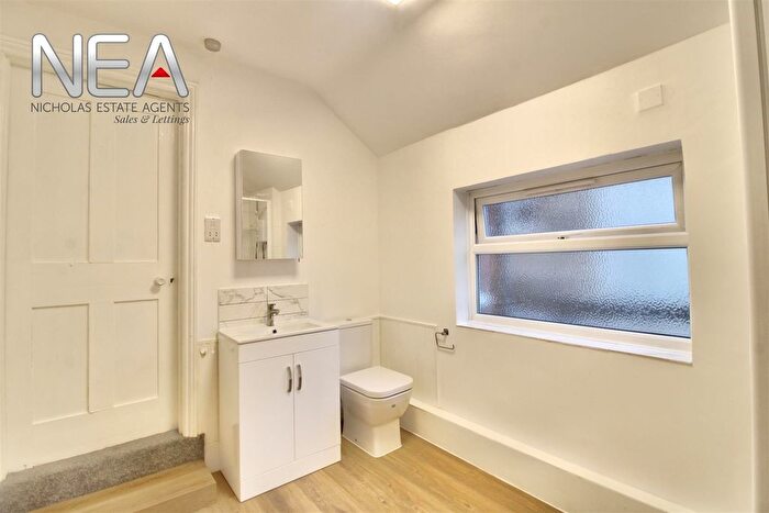 2 Bedroom End Of Terrace House To Rent In Gosbrook Road, Caversham, Reading, RG4
