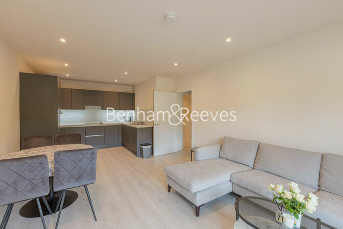 2 Bedroom Apartment To Rent In Inglis Way, NW7