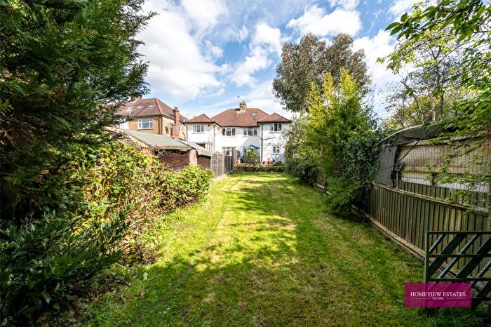 2 Bedroom Apartment For Sale In Lovat Close, London, NW2