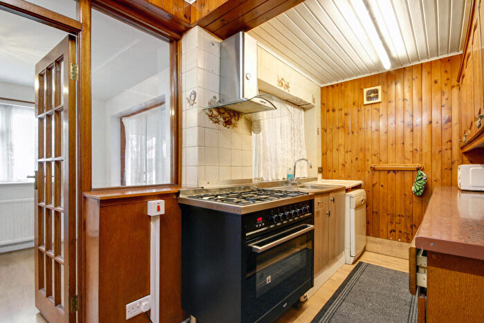 House For Sale In Broadlands Close, Enfield, EN3