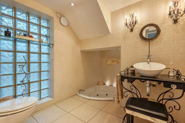 3 Bedroom Flat To Rent In North Common Road, London, W5