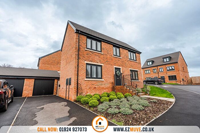 4 Bedroom Detached House For Sale In Maple Garth, Soothill, WF17