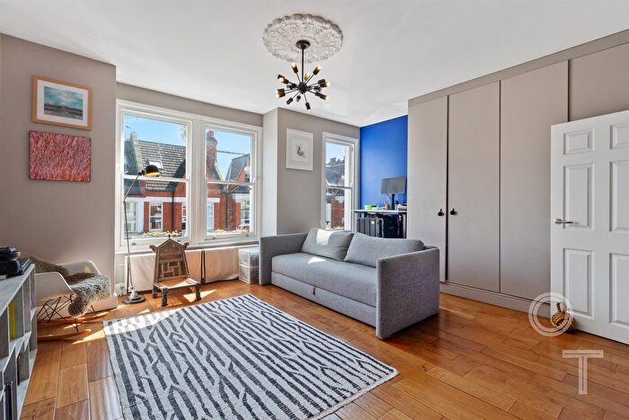 2 Bedroom Flat To Rent In Despard Road, N19