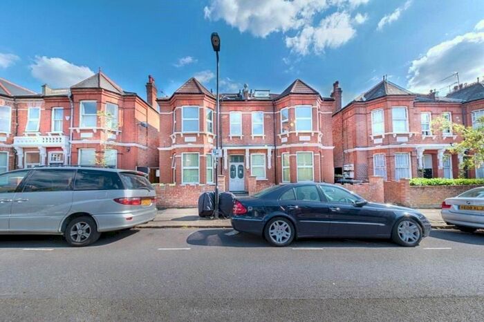 1 Bedroom Flat To Rent In Skardu Road, London, NW2