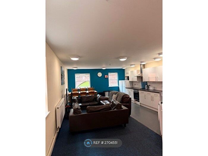 5 Bedroom Flat To Rent In Moss Yard, Leamington Spa, CV31