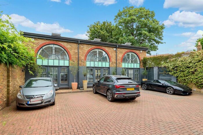 3 Bedroom Semi-Detached House To Rent In Kew Foot Road, Richmond, TW9