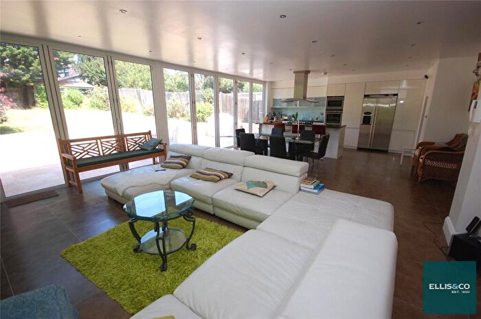 6 Bedroom House To Rent In Basing Hill, Golders Green, NW11