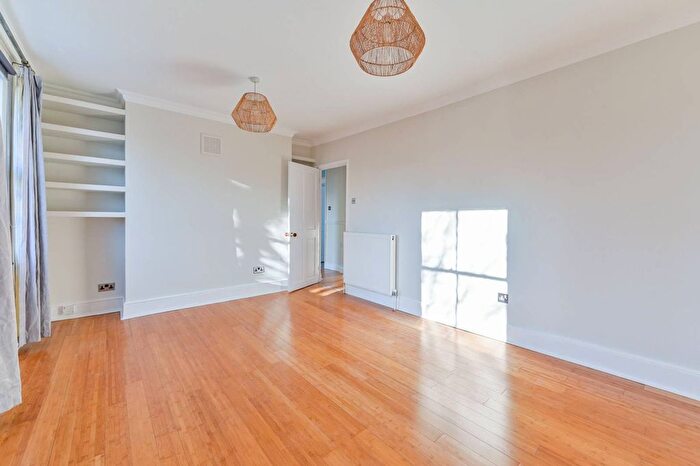 2 Bedroom Flat For Sale In Elmore Street, East Canonbury, London, N1