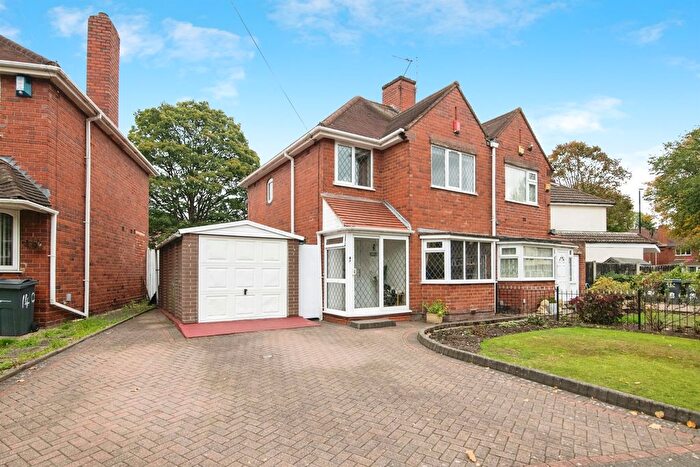 3 Bedroom Semi-Detached House For Sale In Hathersage Road, Birmingham, B42