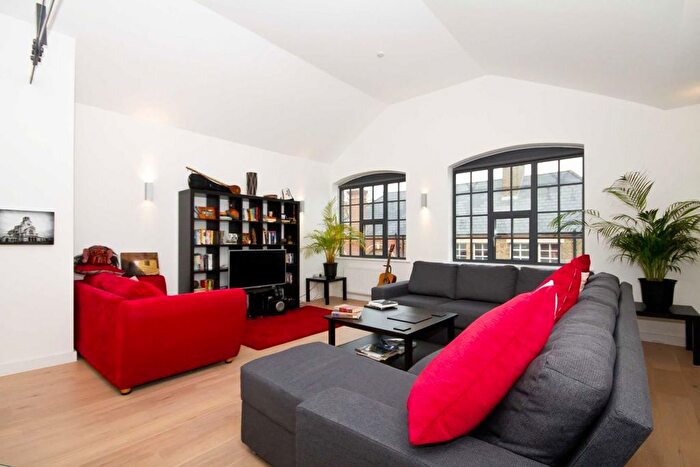 3 Bedroom Flat To Rent In Warple Way, London, W3