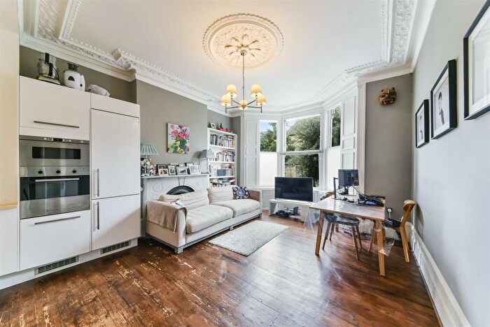 3 Bedroom Flat To Rent In Tufnell Park Road, Tufnell Park, N7