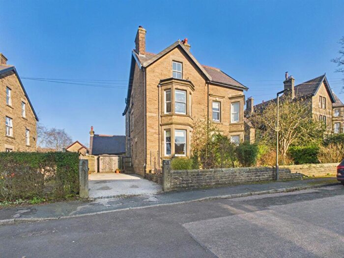 4 Bedroom Semi Detached House For Sale In Robertson Road, Buxton, SK17