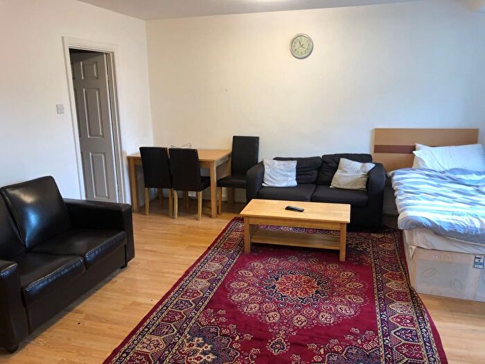 1 Bedroom Flat To Rent In - Cromwell Road, London, SW5