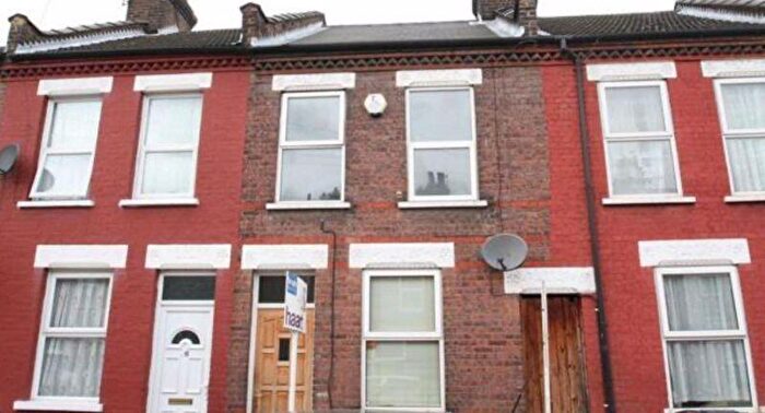 2 Bedroom Terraced House For Sale In Ash Road, Luton, LU4