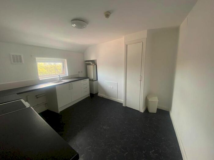 1 Bedroom Flat To Rent In College Grove Road, Wakefield, WF1